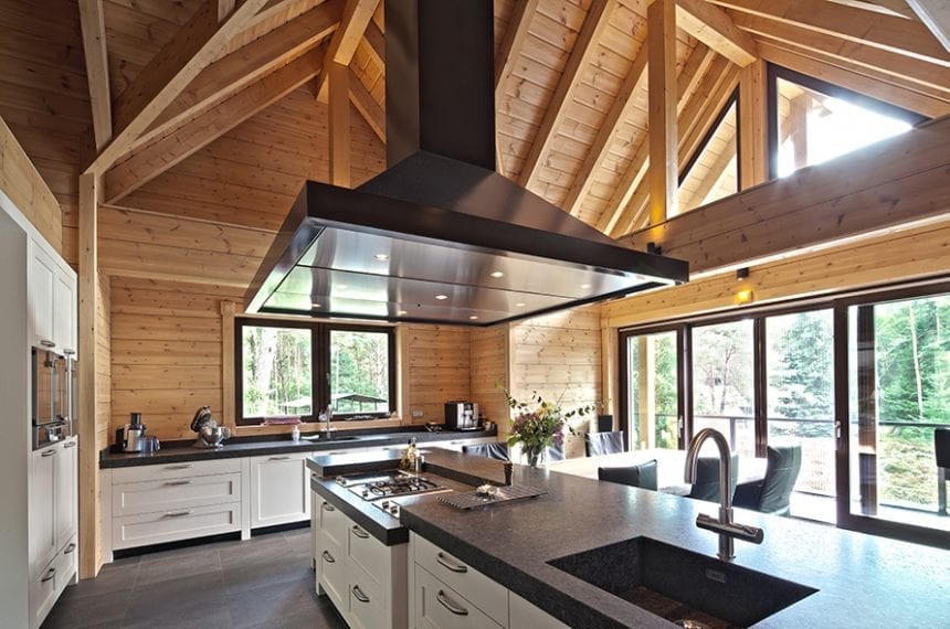 elegance-traditional-log-home-kitchen