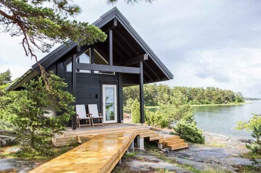saari-black-exterior