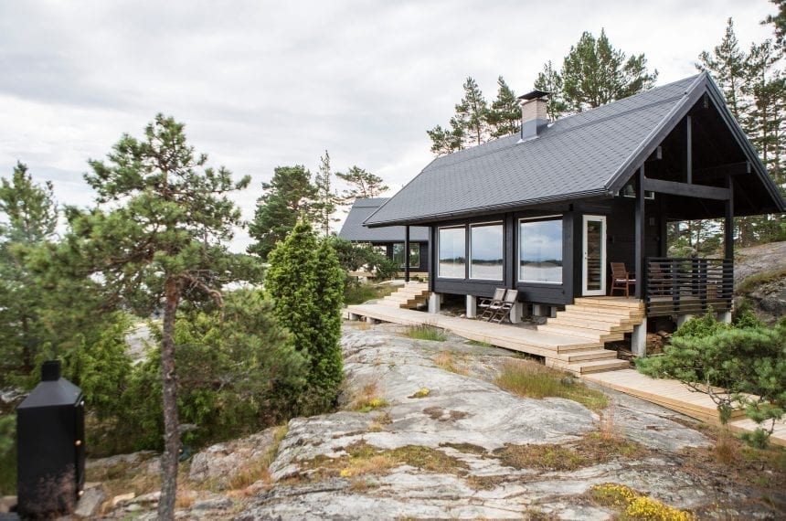 saari-black-exterior3