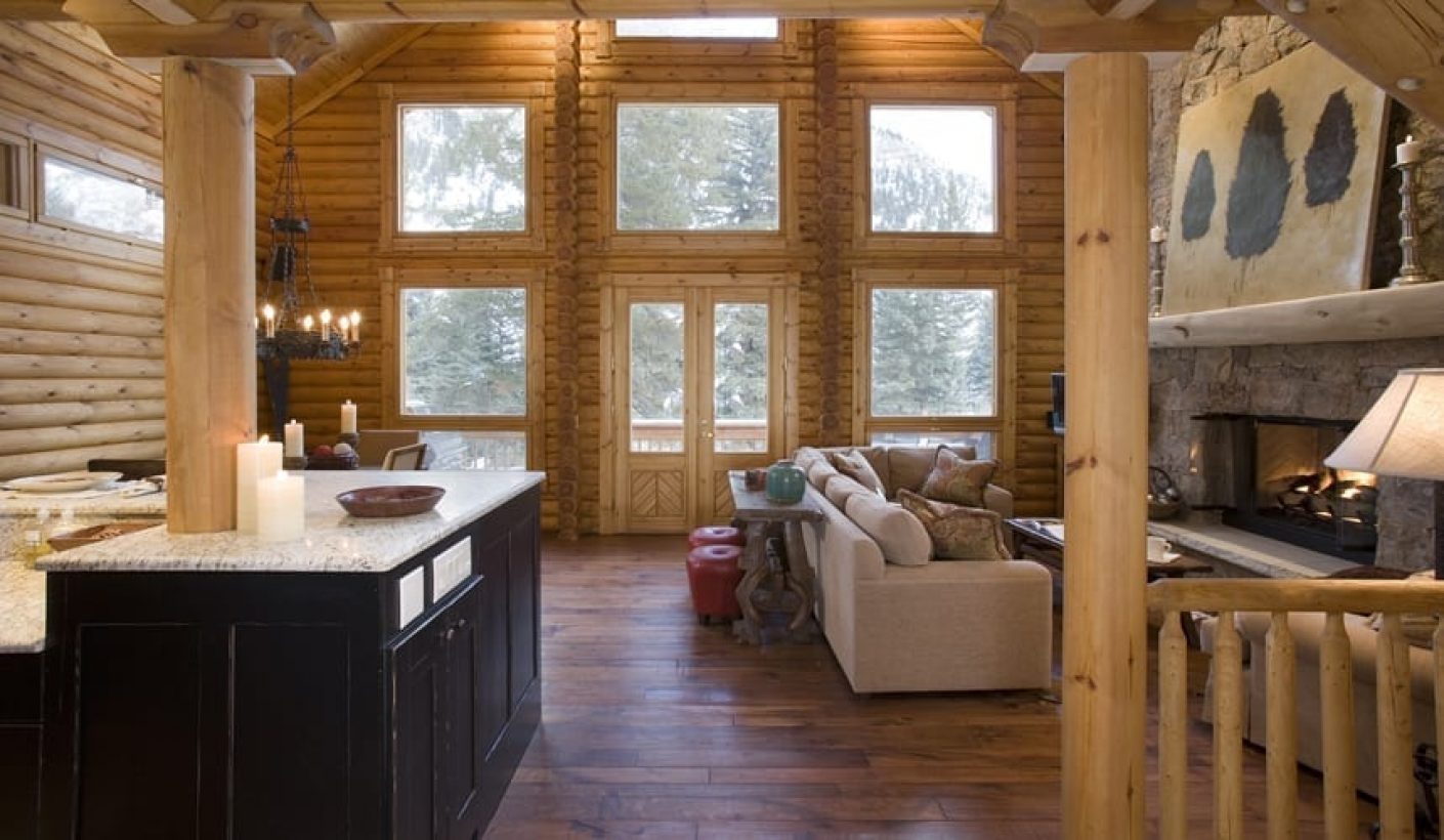 Beery residence is a cozy hideout by Honka log homes in the Colorado, USA.