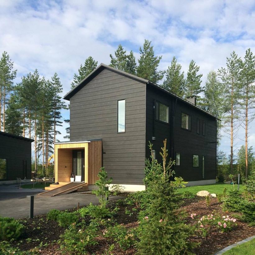 Modern log home architecture with respect for Nordic tradition
