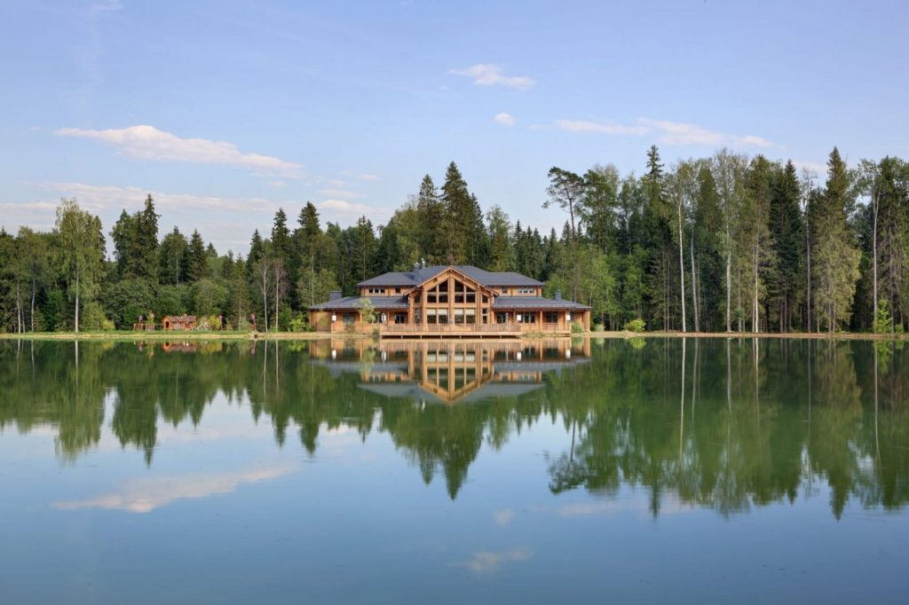 Planning a unique ski resort lodge - Honka