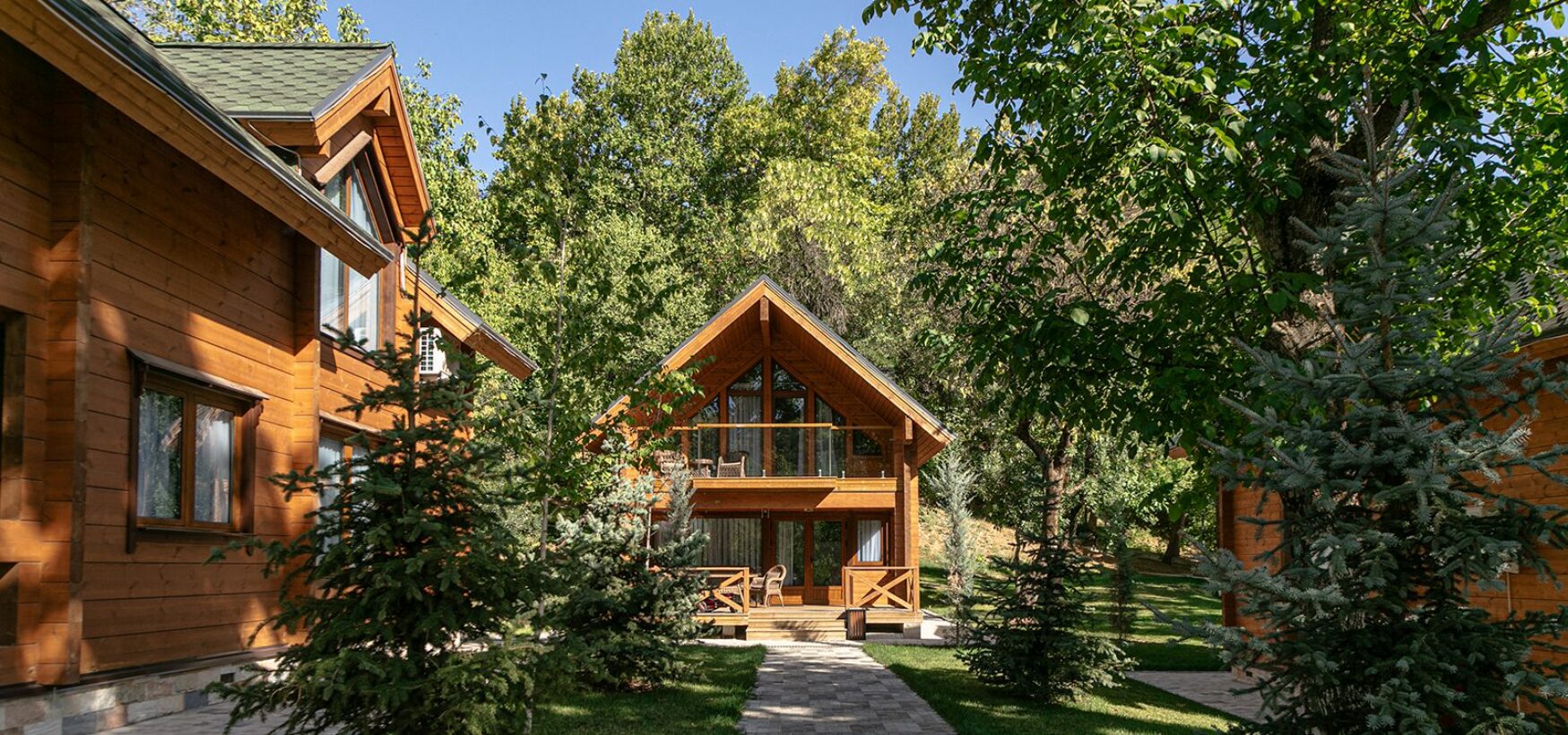 Green Hills Resort's villas blend in perfectly with their surroundings - Honkarakenne