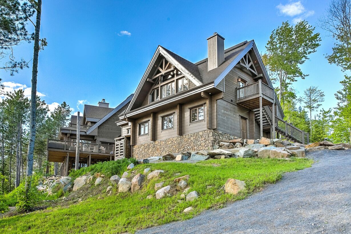 Honka - Building a Dream in the Wilderness – The Story of Paradis Nord