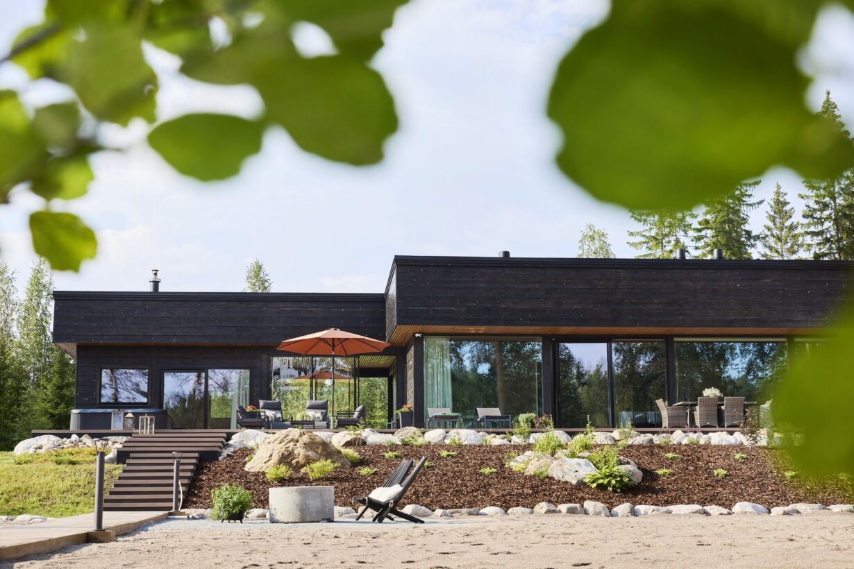 Customised Honka Lux lakeside villa charms with its timeless beauty